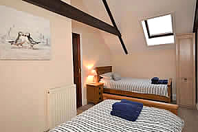 Little Barn - twin bedroom